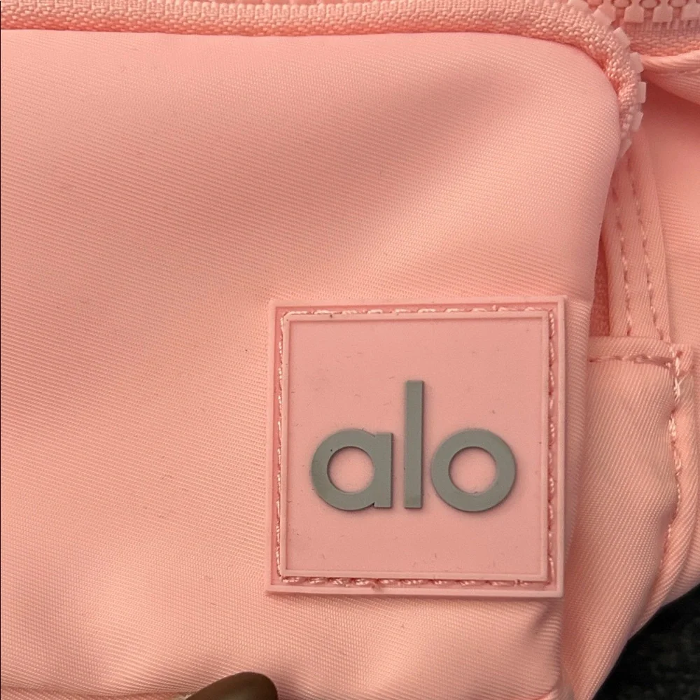 ALO Yoga chic light